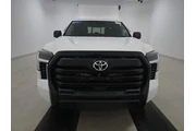 $31490 : Toyota Tundra 2024 4x2 SR 4d thumbnail