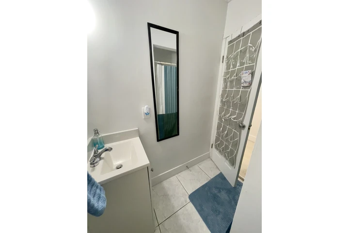 $1500 : Efficency con vista al Lago image 9
