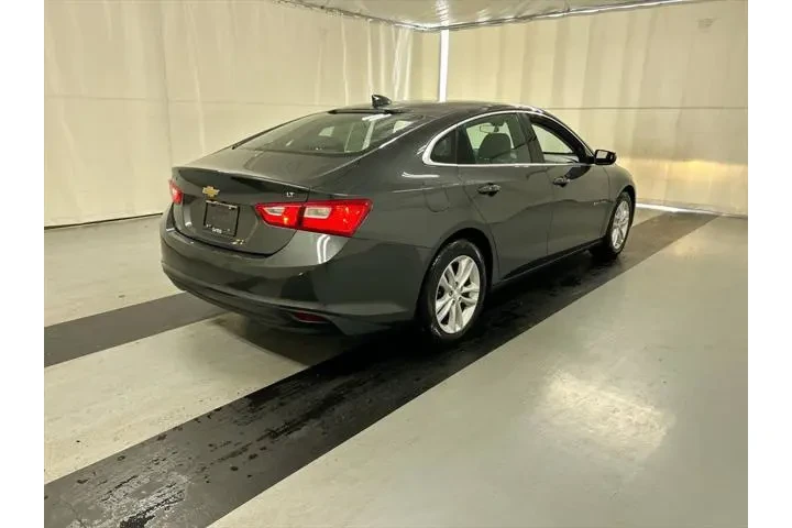$12211 : Chevrolet Malibu 2018 LT 4dr image 2