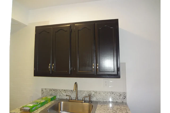 $825 : Family Homes available image 6