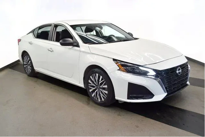 $21994 : Nissan Altima 2025 2.5 SV 4d image 2