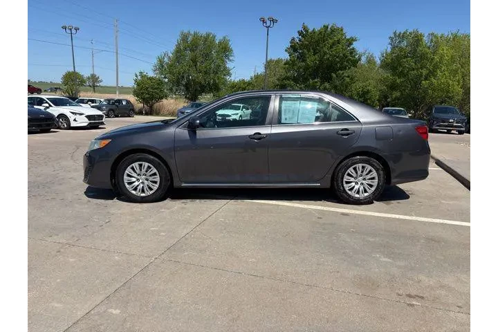 $11998 : Toyota Camry 2013 LE 4dr Sed image 2