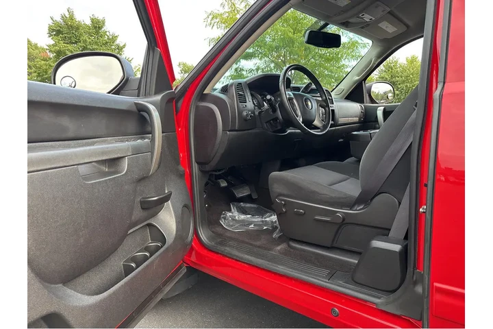 $15000 : 2011 Silverado 1500 LT image 2