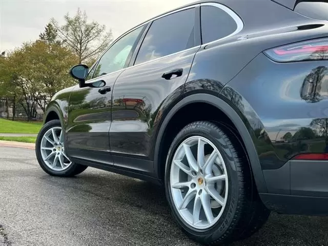 $68315 : 2019 Cayenne image 9