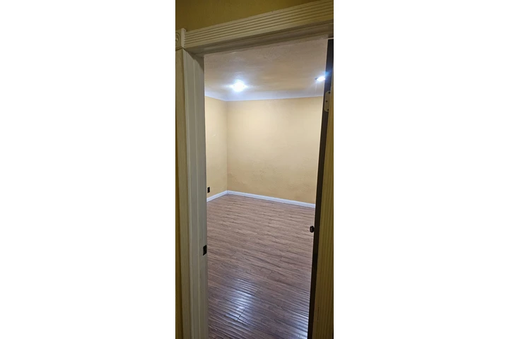 $1950 : ESTUDIO AMPLIO EN PARAMOUNT image 7