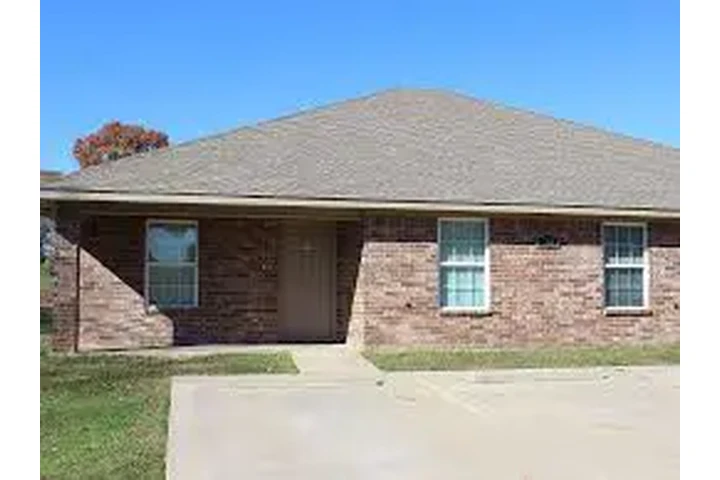 $1250 : Rental property with 3 bedro image 1