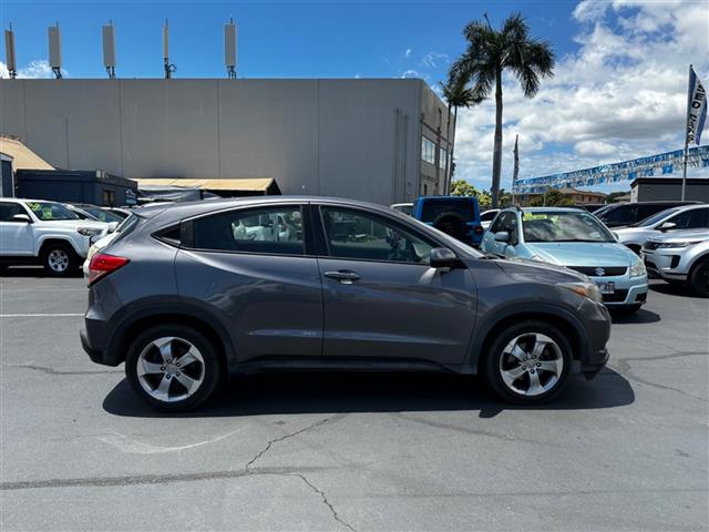 2017 HR-V image 2