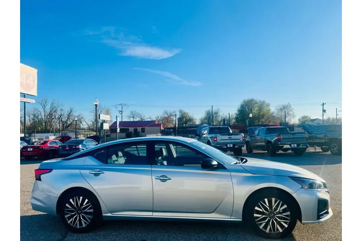 $22995 : 2024 Altima 2.5 SV image 8