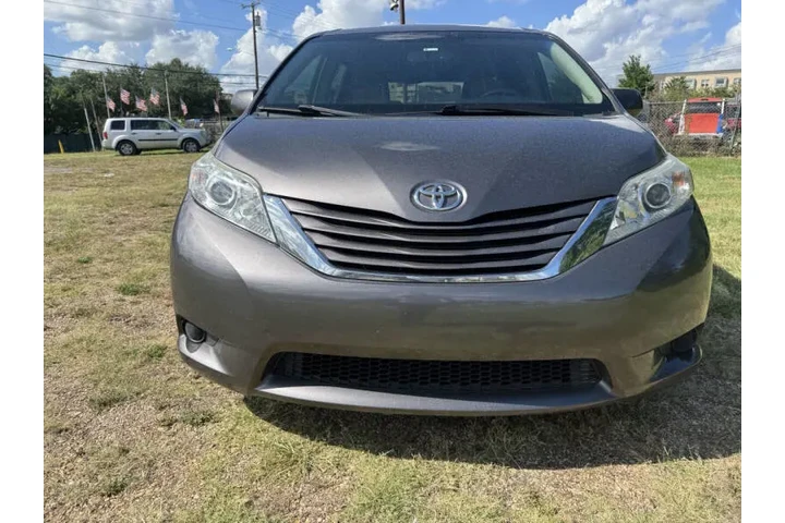 $9995 : 2015 Sienna image 7