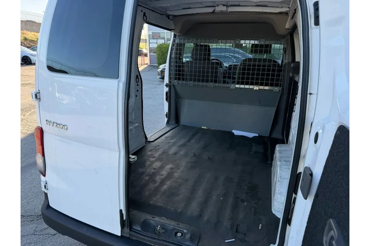 $7999 : 2020 NV200 image 6