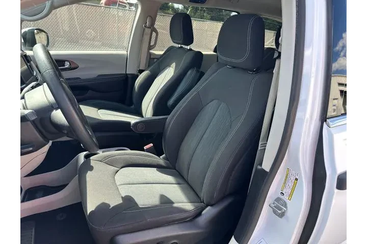 $22963 : Chrysler Voyager 2020 L 4dr image 9