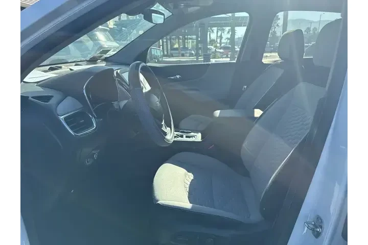 $15826 : Chevrolet Equinox 2019 LT 4d image 10