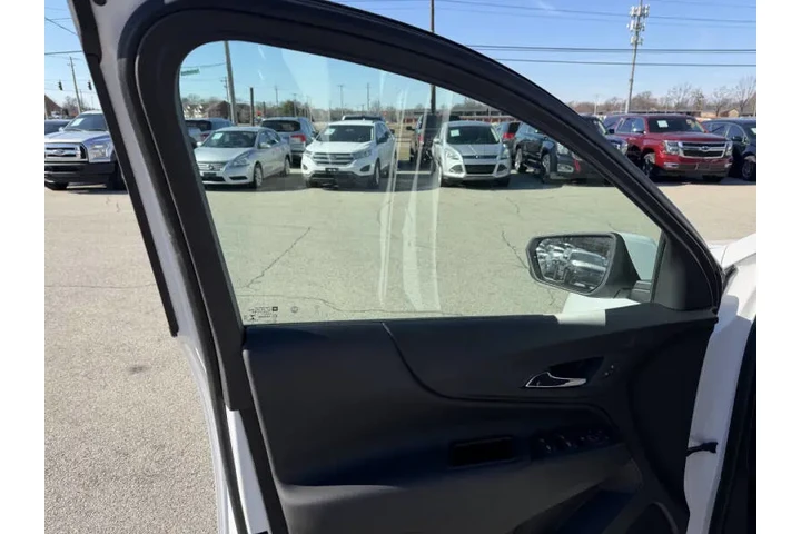 $17850 : 2023 Equinox LT image 9