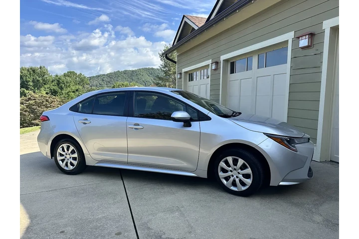 $11000 : 2022 Corolla LE image 2