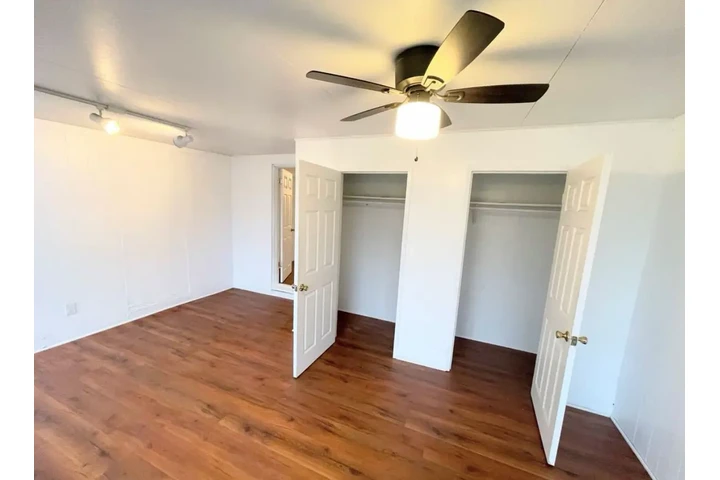 $2430 : 3 Bedroom Home In Montebello image 7