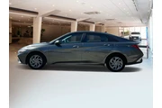 $23788 : Hyundai ELANTRA 2024 SEL 4dr thumbnail