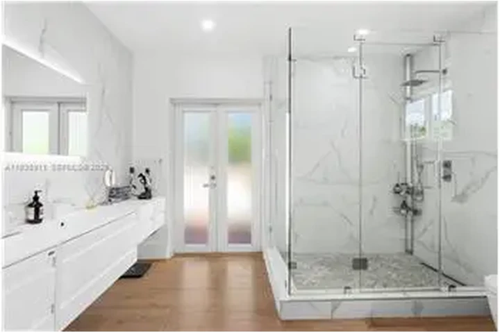 $12000 : Rental property with 3 bedro image 7