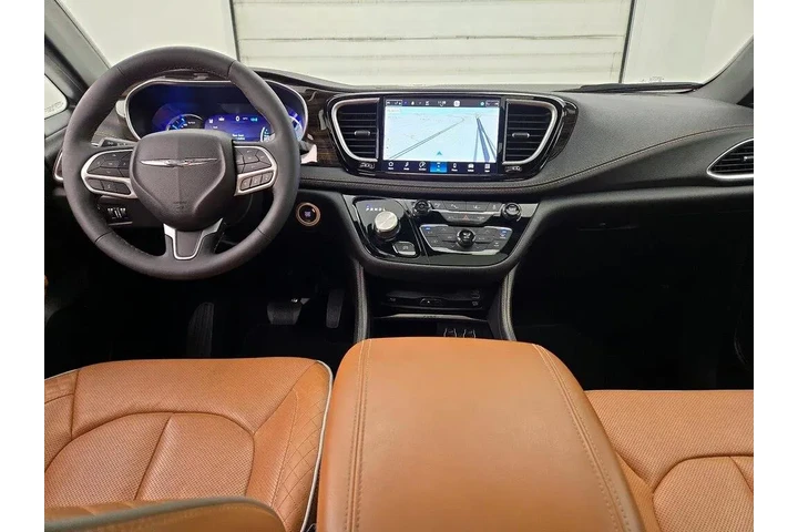 $38998 : Chrysler Pacifica Plug-In Hy image 9
