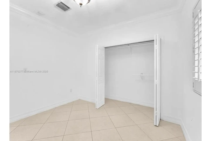 $2500 : 3 bedroom Home in Coral Gables image 9