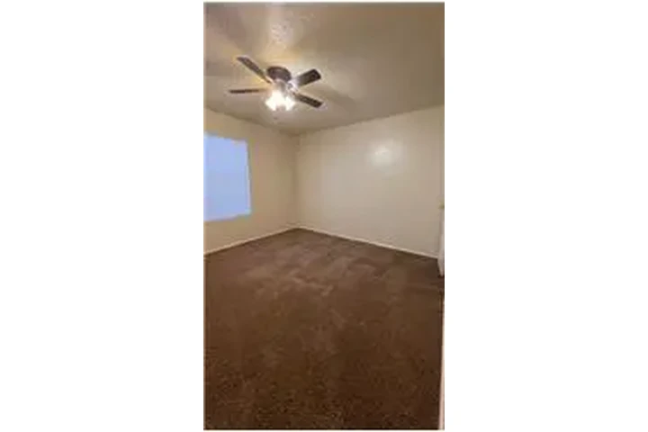 $725 : Rental property with 1 bedro image 9