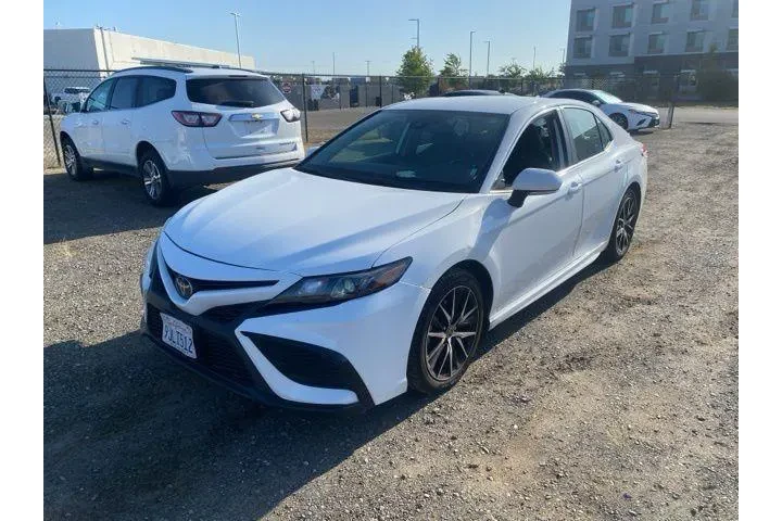 $26900 : Toyota Camry 2024 SE 4dr Sed image 3