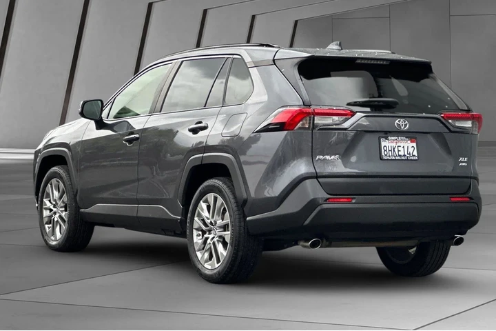 $24500 : Toyota RAV4 2019 AWD XLE Pre image 10