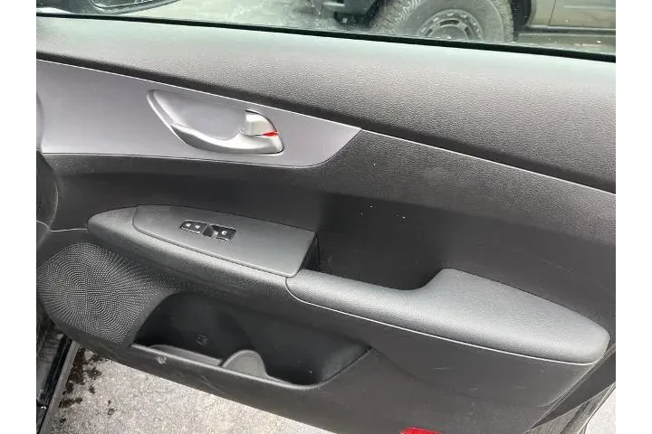 $16988 : Kia Forte 2024 LXS 4dr Sedan image 9