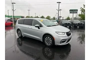 $27980 : Chrysler Pacifica Plug-In Hy thumbnail