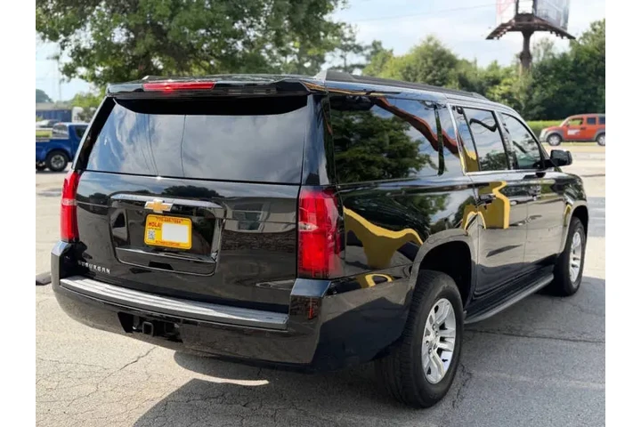 2019 Suburban LS image 5