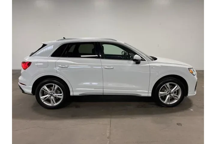 $28749 : Audi Q3 2022 AWD quattro S l image 2