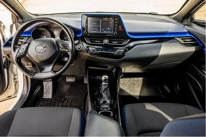 $18862 : Toyota C-HR 2020 XLE 4dr Cro image 6
