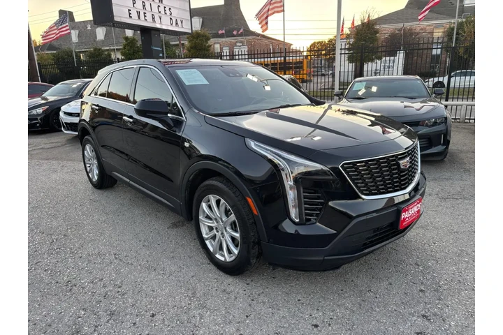 2023 XT4 FWD Luxury image 3