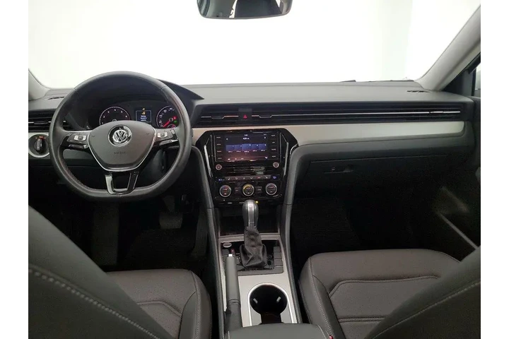 $17998 : Volkswagen Passat 2020 SE 4d image 9