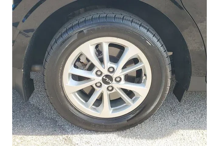 $24622 : Kia Carnival 2022 LX 4dr Min image 5