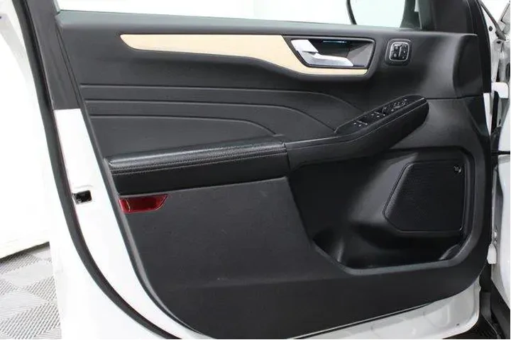 $29892 : Ford Escape 2022 AWD Titaniu image 6