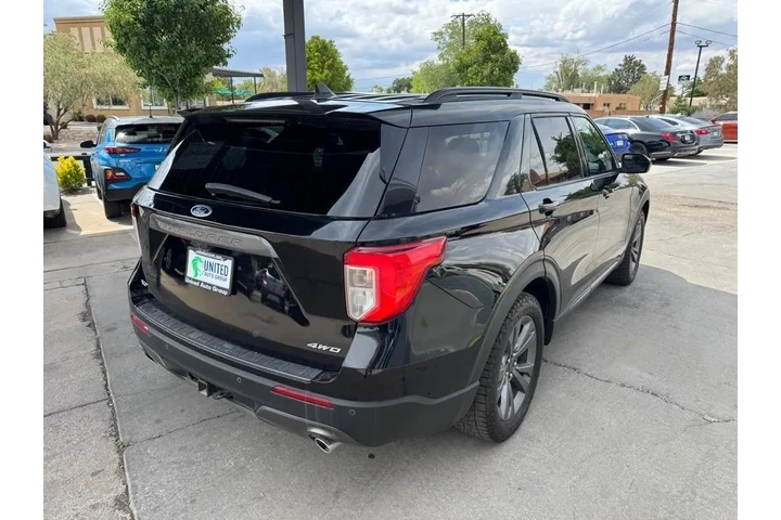 2022 Explorer XLT AWD image 5