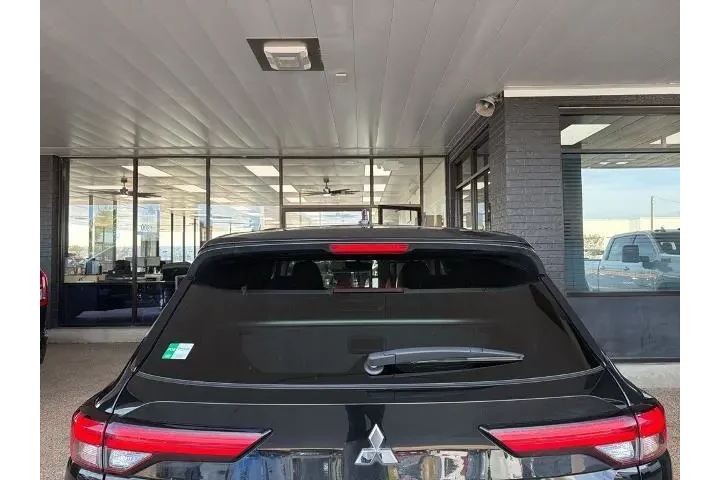 $21427 : Mitsubishi Outlander 2023 SE image 6