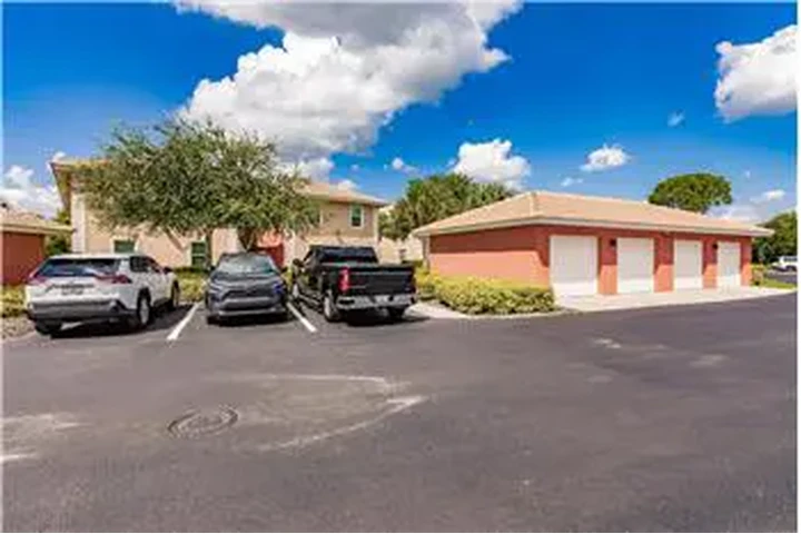 $2400 : Rental property with 3 bedro image 2