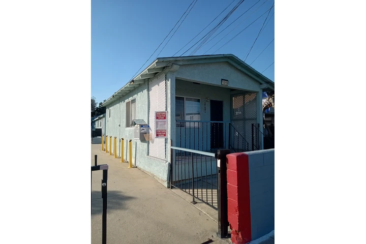 $1 : Casita Tipo Studio East LA. image 9