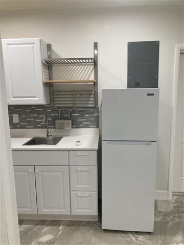 $1300 : Efficiency north miami image 4