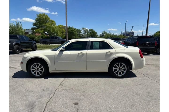 $2980 : 2007 300 4dr Sdn 300 Limited image 5