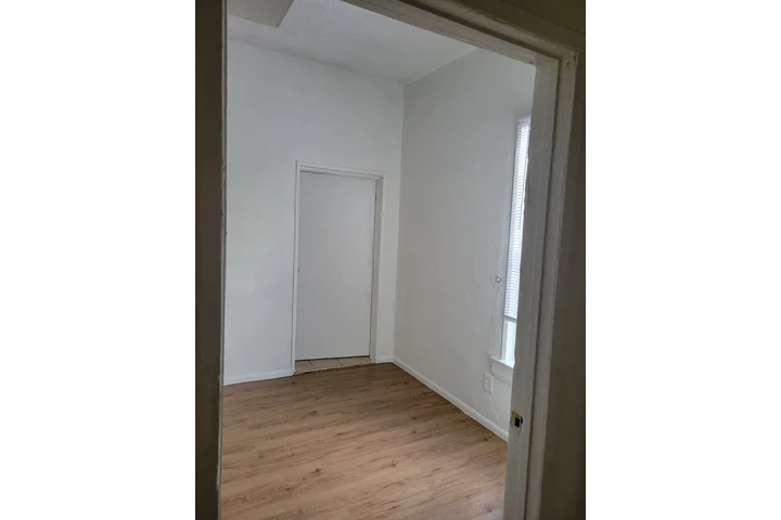 $950 : Cuarto de renta image 2