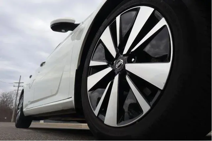 $17923 : Nissan Altima 2022 2.5 SV 4d image 10