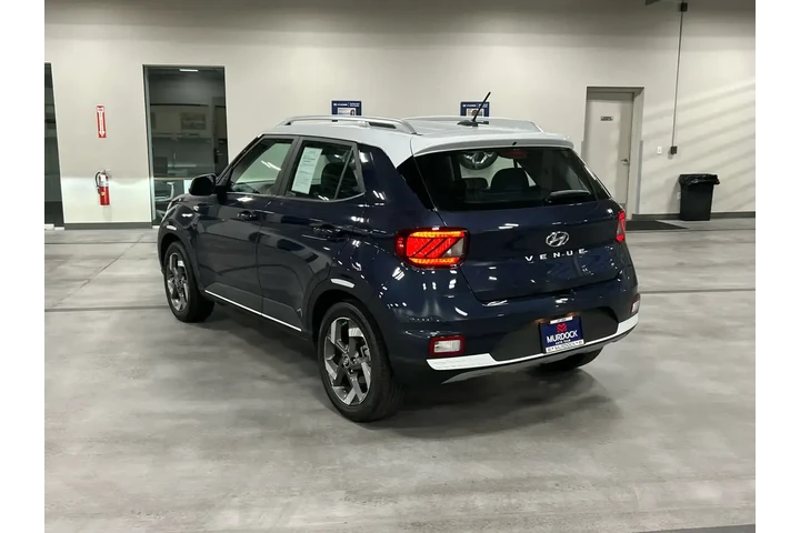 $19238 : Hyundai VENUE 2024 Limited 4 image 6