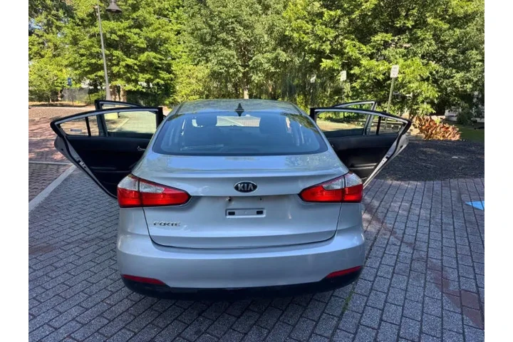 $6000 : 2016 Forte LX image 5