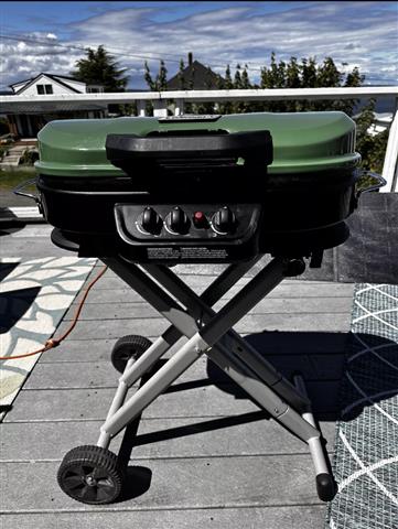 $300 : My outdoor gas grill image 2