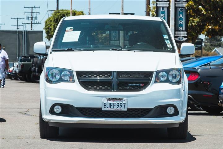 2019 Grand Caravan SE Plus image 2