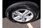 $29996 : Ford Explorer 2022 AWD XLT 4 thumbnail
