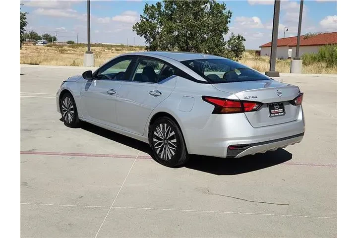 $23550 : Nissan Altima 2024 2.5 SV 4d image 3