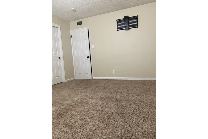 $750 : Renting a room for one person. image 2